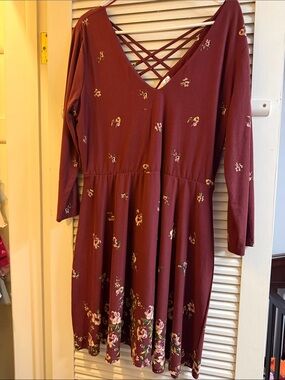 nine britton Burgundy Floral Strappy Dress